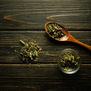 How to Use Dried Mint in Cooking and Drinks for Fresh Flavor