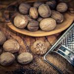 Whole Nutmeg by HajMadi