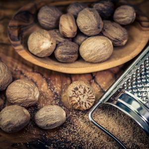 Whole Nutmeg by HajMadi